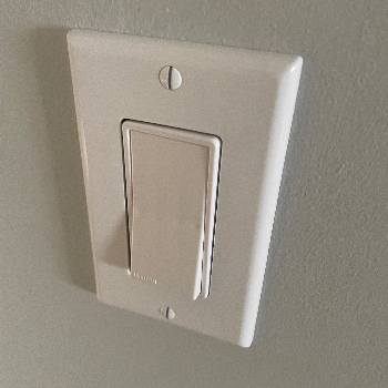 Switch Light 04.wav by tbrook. (2016). Freesound. https://freesound.org/people/tbrook/sounds/348219/
      ‌