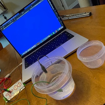 This is how the final setup looked for the interaction with the container of water. I taped the top alligator clip so that it would stay at a specific height in the cup. This made it so on the water reaching a proper height the circuit would be colmplete maaking the water rising visual appear on screen.